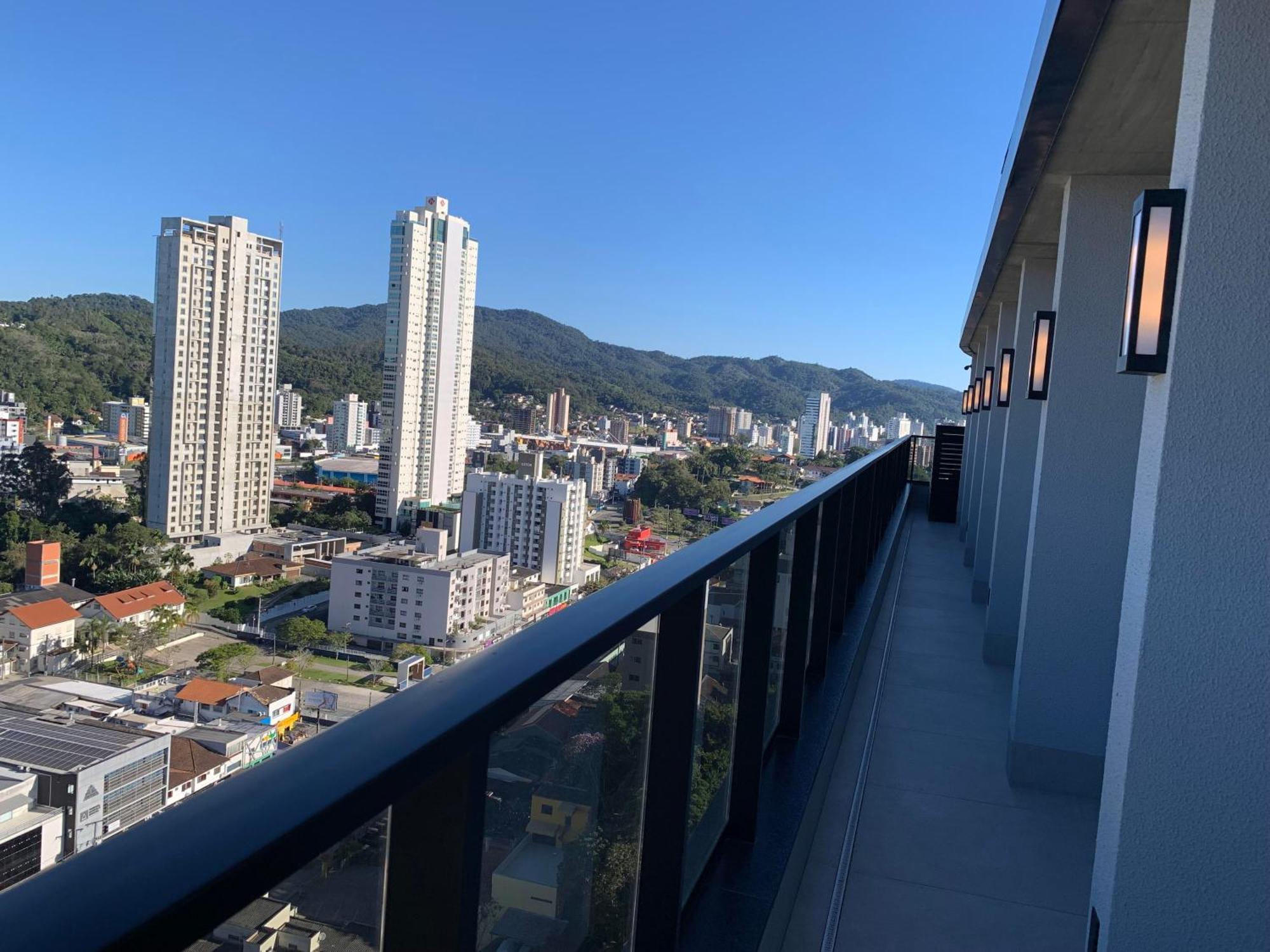 Loft Confortavel E Moderno Com Garagem Perto Da Furb E Germanica